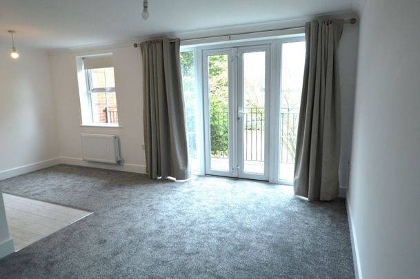 London Road, Slough, Berkshire,SL3 - Photo 1