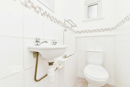 2 bedroom maisonette to rent - Photo 4