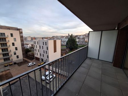 location Appartement T2 DE 42.02m² À CLERMONT FERRAND - Photo 3