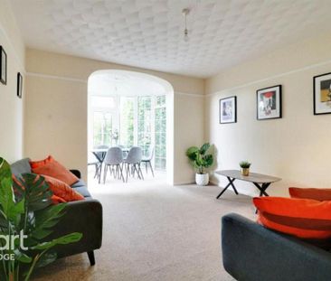 1 bedroom in a house share to rent - Photo 2