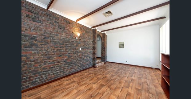 Charming 3 bedroom, 2 bathroom home! - Photo 1