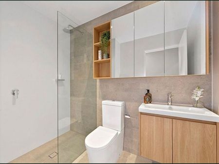 Fully Furnished Two-Bedroom Ground Floor Apartment - Photo 5