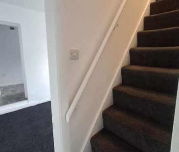 2 bedroom end of terrace house to rent - Photo 3