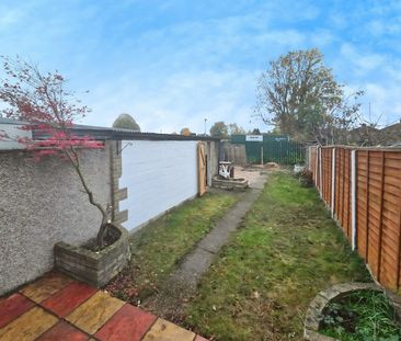 Semi-detached house to rent on - Photo 4