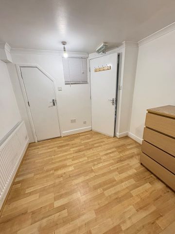 Room in a Shared Flat, High Road Leytonstone, E11 - Photo 3