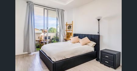 2 Bedroom, Modern Apartment - Photo 4