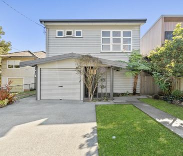 Renovated Coastal Beach House � Walk to the Beach - Photo 4