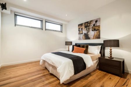 Industrial-Style Warehouse Living with Private Rooftop Terrace - Photo 4