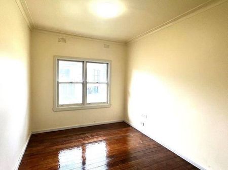 3 Bed House For Lease in Mordialloc: within 1km to the beach! - Photo 5