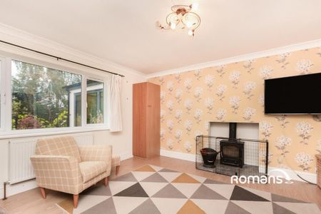 4 bedroom detached house to rent - Photo 2