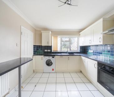 3 bedroom semi-detached house to rent - Photo 3