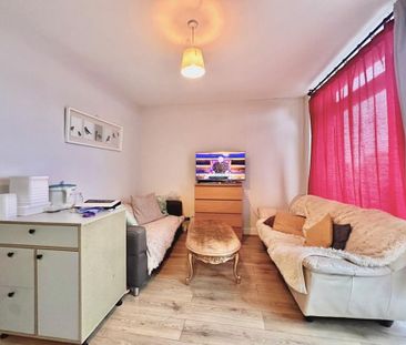 3 bedroom flat to rent - Photo 3