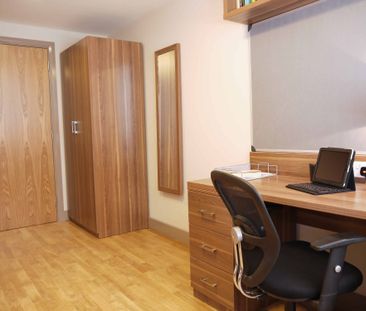 Single En-suite Bedroom - Photo 4