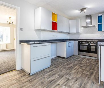 3 bedroom semi-detached house to rent - Photo 5