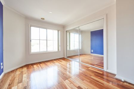 MODERN 2 BEDROOM PLUS STUDY/THIRD BEDROOM - Photo 2