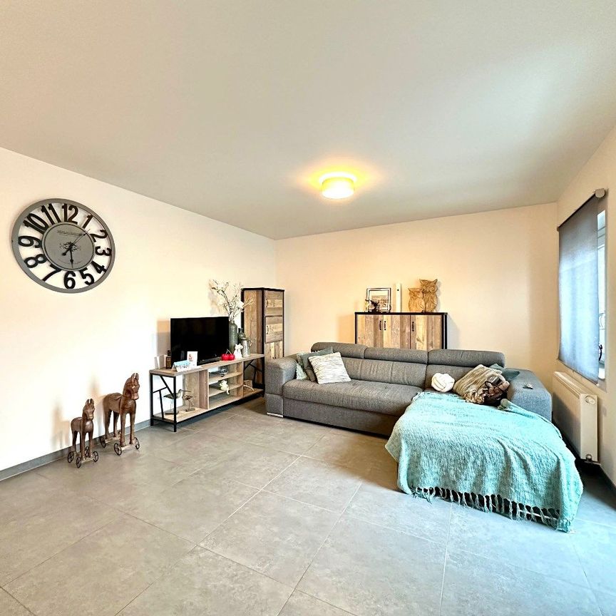 Ruim en energiezuinig appartement in het centrum van Tongeren met 2 slaapkamers - Photo 1