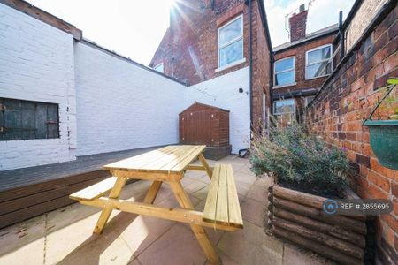 1 bedroom in a house share to rent - Photo 3