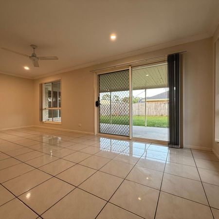 Family Home in Caboolture! - Photo 2