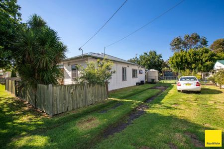 Charming Three Bedroom Home - Photo 5