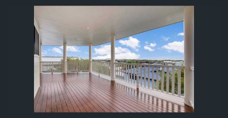 Spacious 4 Bedroom Home with Balcony & Views - Photo 5