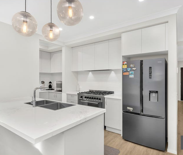 East-Facing Family Gem in the Prestigious Riverdale Estate, Tarneit! - Photo 6 | Rentumo