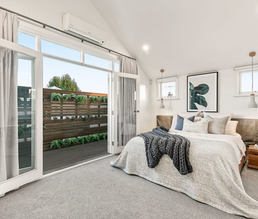 STUNNING HOME IN FANTASTIC SOUTH MELBOURNE LOCATION - Photo 6