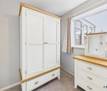 2 bedroom semi-detached bungalow to rent - Photo 3