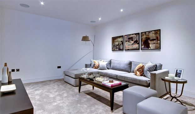5 bedroom townhouse to rent - Photo 1