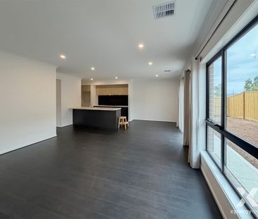 Spacious 4-Bedroom Family Home with Double Garage in Aintree - Photo 2