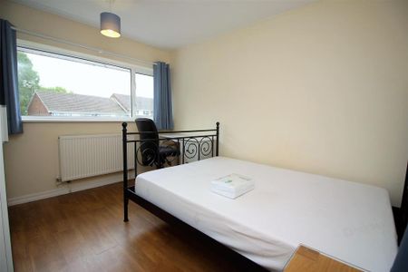 4 bedroom terraced house to rent - Photo 2
