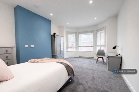 6 bedroom detached house to rent - Photo 3