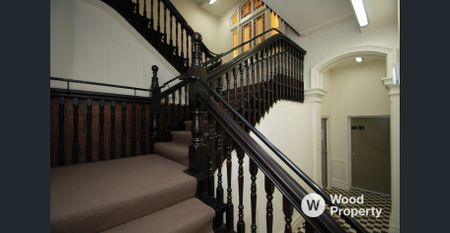 The Perfect Blend of Style and Comfort in a Studio - Photo 2