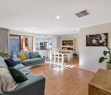 Stunning four bedroom home in Prime location! - Photo 1