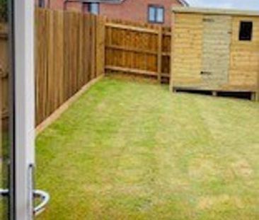 2 bedroom end of terrace house to rent - Photo 5