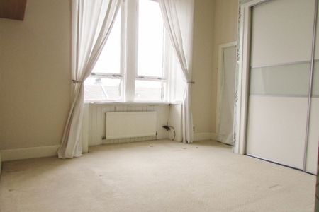 2 Bed Flat - Photo 2