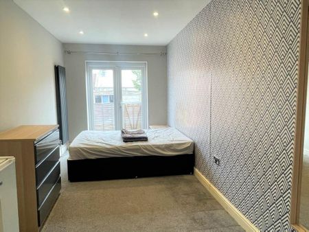 Studio to rent - Photo 2