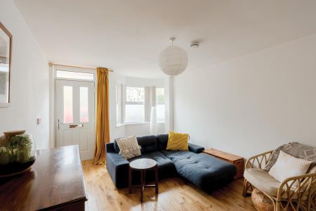 3 bedroom semi-detached house to rent - Photo 5