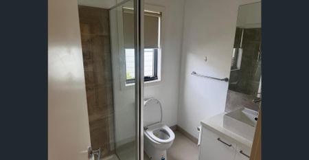 Modern Living in a 2-Bed, 2-Bath townhouse in the Heart of Springvale - Photo 5