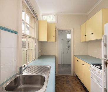 Effortless inner-city terrace living in heart of area - Photo 3