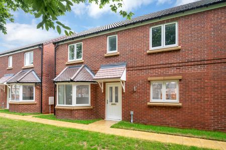 3 bedroom semi-detached house to rent - Photo 5
