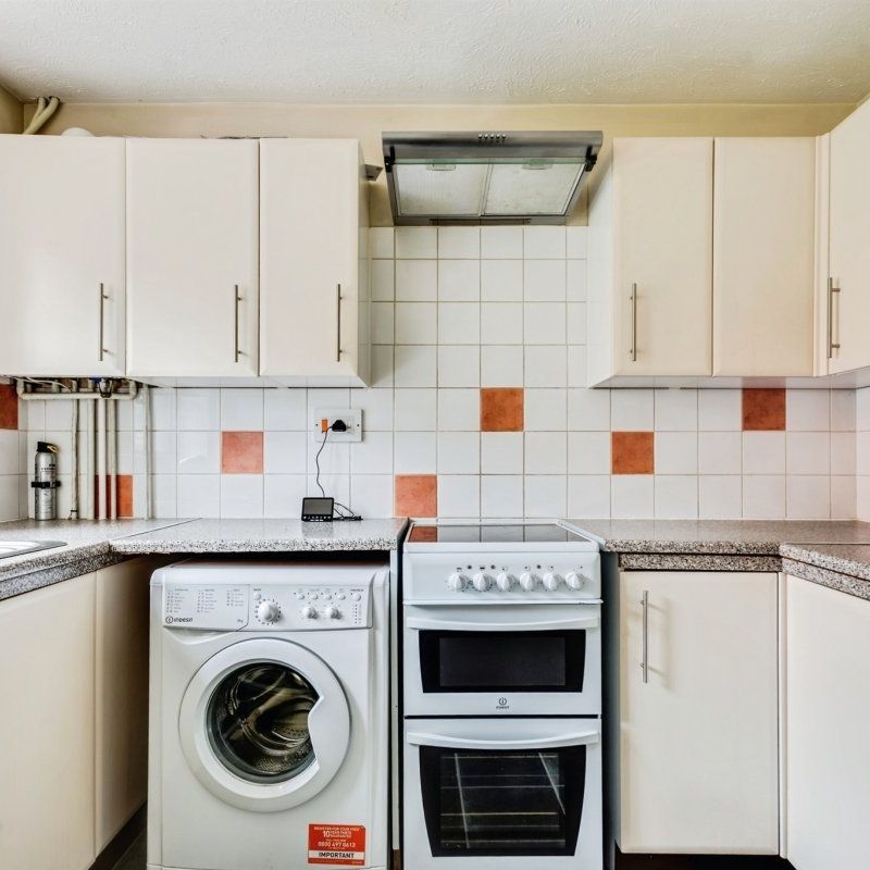 Eldridge Close - Photo 1