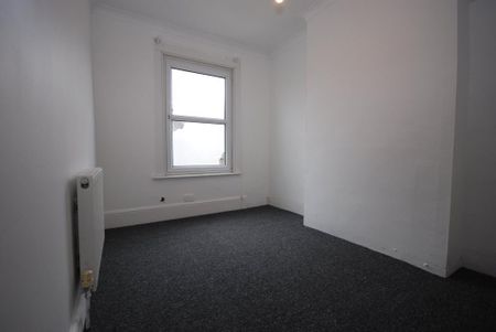 4 bedroom terraced house to rent - Photo 5