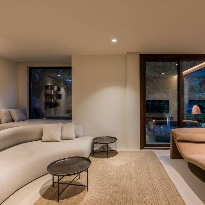 5 bedroom luxury Villa for rent in Los Monteros, Marbella, Andalusia - Photo 1