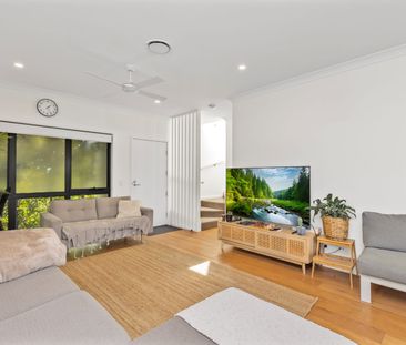 3 Bedrooms Townhouse available from 7 Dec 2026 - Photo 1