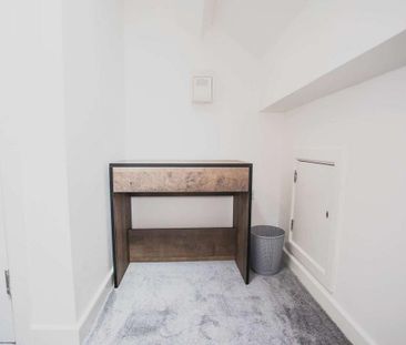 13 bedroom house of multiple occupation to rent - Photo 3