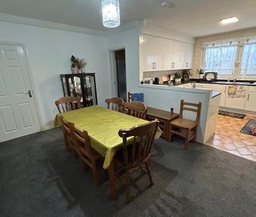 3 bedroom semi-detached house to rent - Photo 3