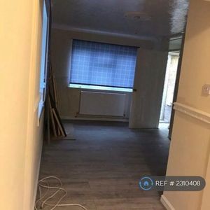 2 bedroom end of terrace house to rent - Photo 3