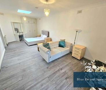 Sutton Way, Hounslow, TW5 - Photo 2