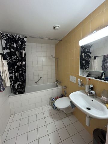 A saisir grand studio au centre de Renens !! - Photo 2