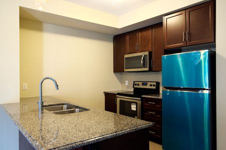 For Lease - 387 Alderwood Common, Oakville, Ontario - Photo 4